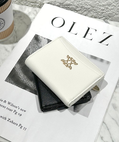 dazzlin ダズリン の dazzlin ダズリン スクエアロゴ 薄マチ 二つ折りウォレット 財布