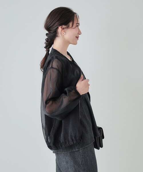 SHOO・LA・RUE(シューラルー)の「◆【洗える】上品なシアー感で魅せる ふんわりシルエットブルゾン(ブルゾン・レディース・ナチュラル/キャメル/ブラック・04/03/02)」の5枚目の写真