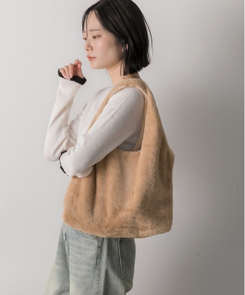 ad thie(アドティエ)の「エコファー ワンハンドルトートバッグ(トートバッグ・レディース・オフホワイト/ベージュ/ブラック・FREE)」の11枚目の写真
