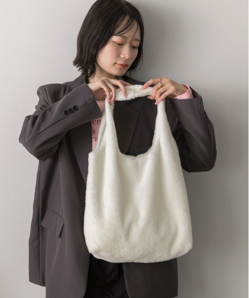 ad thie(アドティエ)の「エコファー ワンハンドルトートバッグ(トートバッグ・レディース・オフホワイト/ベージュ/ブラック・FREE)」の21枚目の写真