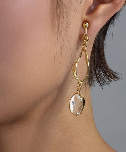 tone（トーン）の「【As】【金属アレルギー対応】NO.160 変形ガラスチャーム　　ゆらゆら　ロングイヤリング（ニッケルフリー）(MA)（イヤリング・レディース・ピンク/ブルー/クリア/イエロー/グリーン/パープル・FREE）」の10枚目の写真