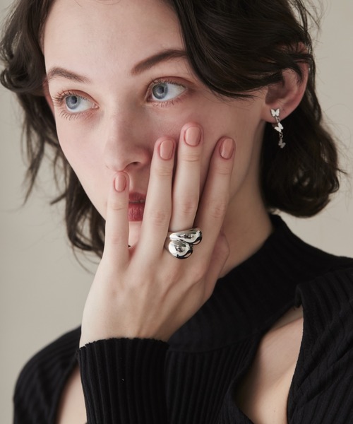 ciite' surgical stainless（シーテサージカルステンレス）の「【 金属アレルギー対応 】 ニュアンスボリューム リング サージカルステンレス（リング・レディース・ゴールド/シルバー・11号/13号/15号）」の5枚目の写真