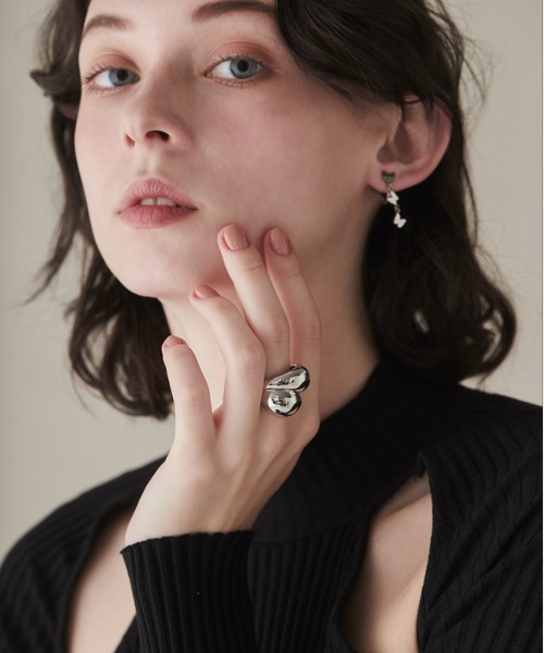 ciite' surgical stainless（シーテサージカルステンレス）の「【 金属アレルギー対応 】 ニュアンスボリューム リング サージカルステンレス（リング・レディース・ゴールド/シルバー・11号/13号/15号）」の6枚目の写真