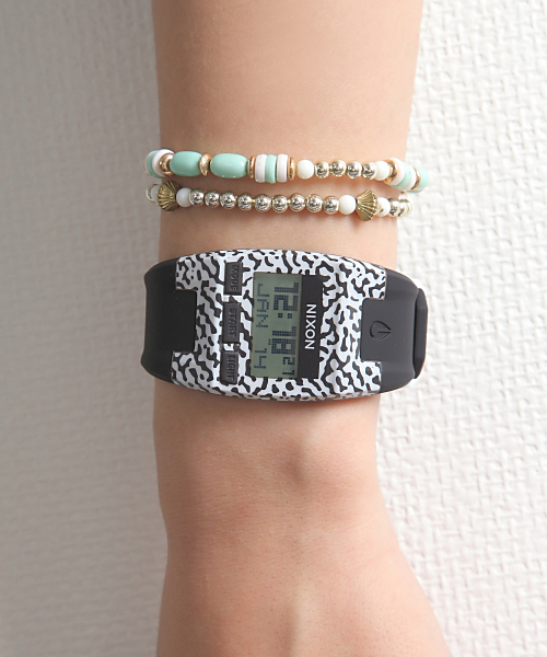 NIXON（ニクソン）の「THE COMP S（アナログ腕時計・レディース・イエロー/コーラル/その他1/ブラック/マルチ/ブラック×ホワイト・FREE）」の3枚目の写真