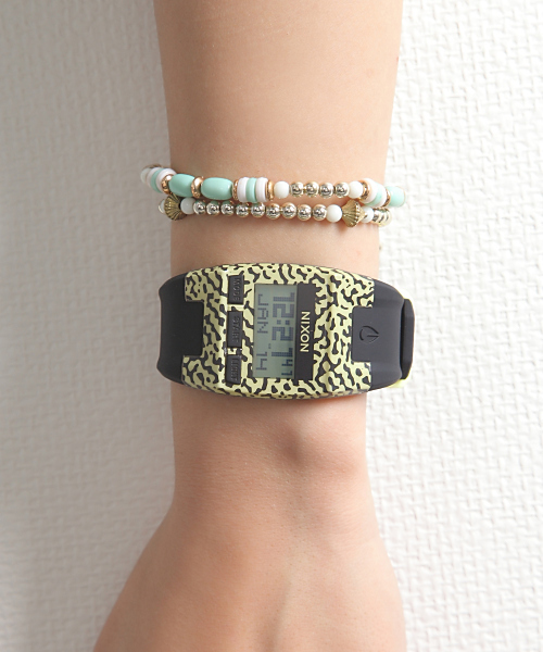 NIXON（ニクソン）の「THE COMP S（アナログ腕時計・レディース・イエロー/コーラル/その他1/ブラック/マルチ/ブラック×ホワイト・FREE）」の4枚目の写真