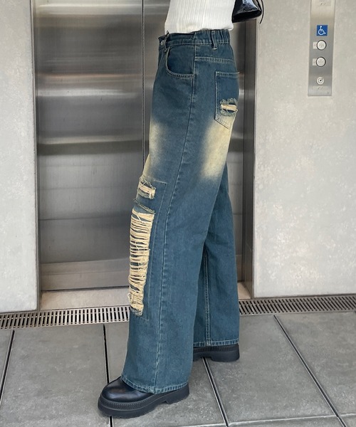 ROGER AND RAW（ロジャーアンドロウ）の「ダメージデニムワイドパンツ（デニムパンツ・レディース・ブルー・SMALL/MEDIUM）」の3枚目の写真