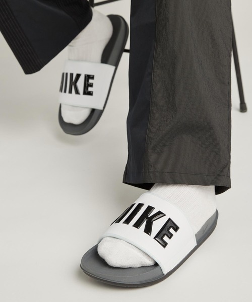 NIKE(ナイキ)の「ナイキ オフコート メンズスライド / Nike Offcourt Men's Slides BQ4639-001 Dark Grey(サンダル・メンズ・ダークグレー・24/25/26/27/28/29/30/31)」の5枚目の写真