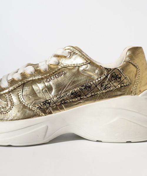 Guess（ゲス）の「GUESS VITERBO ゴールド 厚底 スニーカー（スニーカー・レディース・ゴールド・41/40/43/42/39）」の7枚目の写真