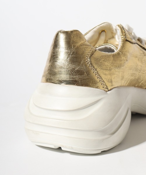 Guess（ゲス）の「GUESS VITERBO ゴールド 厚底 スニーカー（スニーカー・レディース・ゴールド・41/40/43/42/39）」の12枚目の写真