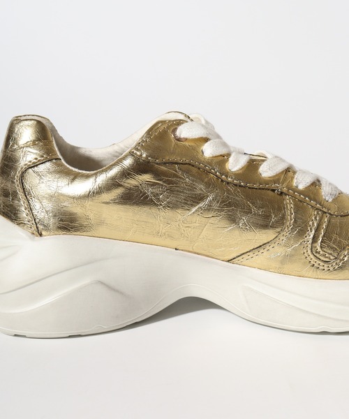 Guess（ゲス）の「GUESS VITERBO ゴールド 厚底 スニーカー（スニーカー・レディース・ゴールド・41/40/43/42/39）」の10枚目の写真