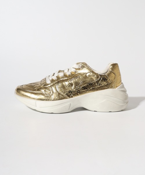 Guess（ゲス）の「GUESS VITERBO ゴールド 厚底 スニーカー（スニーカー・レディース・ゴールド・41/40/43/42/39）」の6枚目の写真