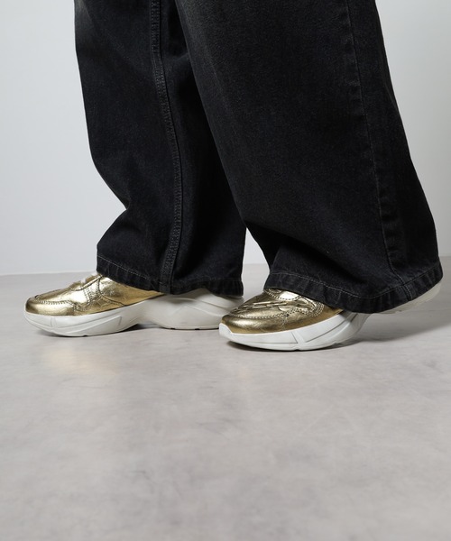 Guess（ゲス）の「GUESS VITERBO ゴールド 厚底 スニーカー（スニーカー・レディース・ゴールド・41/40/43/42/39）」の15枚目の写真