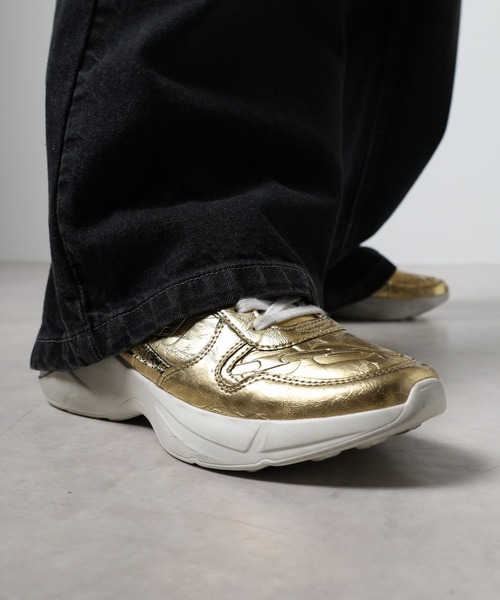Guess（ゲス）の「GUESS VITERBO ゴールド 厚底 スニーカー（スニーカー・レディース・ゴールド・41/40/43/42/39）」の18枚目の写真