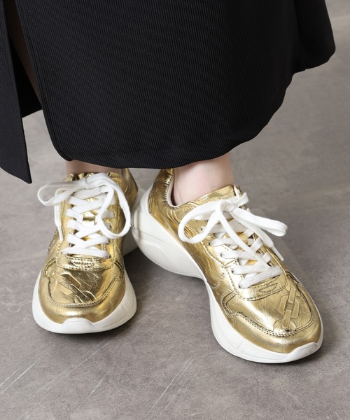 Guess（ゲス）の「GUESS VITERBO ゴールド 厚底 スニーカー（スニーカー・レディース・ゴールド・41/40/43/42/39）」の20枚目の写真
