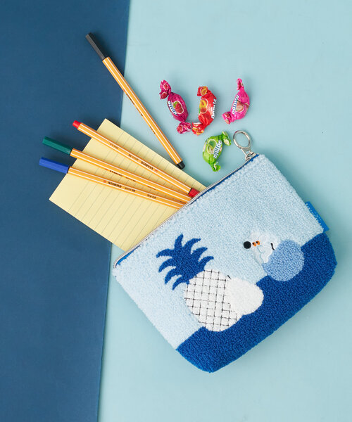 BIRTHDAY BAR（バースデイバー）の「umao×BIRTHDAY BAR　さがらポーチ（ポーチ・レディース・ブルー/ピンク・0）」の2枚目の写真