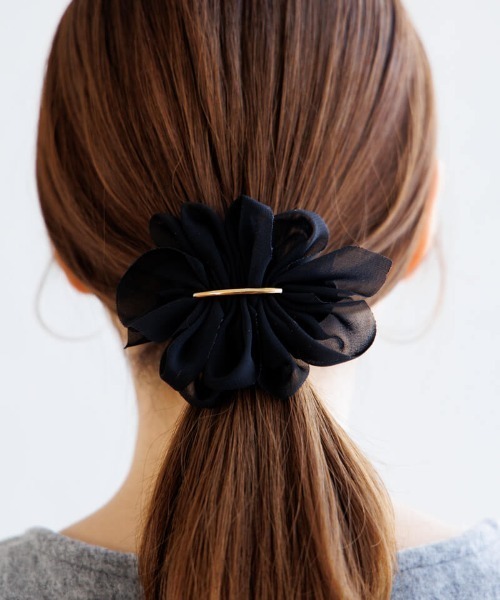 flower（フラワー）の「フラワーシフォンピン（ヘアピン・レディース・アイボリー/ブラック・FREE）」の4枚目の写真