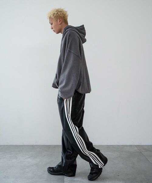 WEGO（ウィゴー）の「WEGO/エコレザーラインパンツ（その他パンツ・メンズ・ブラック・LARGE）」の2枚目の写真