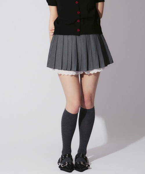ALLuRing ChaRm(アリュリングチャーム)の「Strip Ruffle Pleated Mini Skirt / ストライプフリルプリーツスカート(スカート・レディース・グレー/ブラック・M/S)」の2枚目の写真