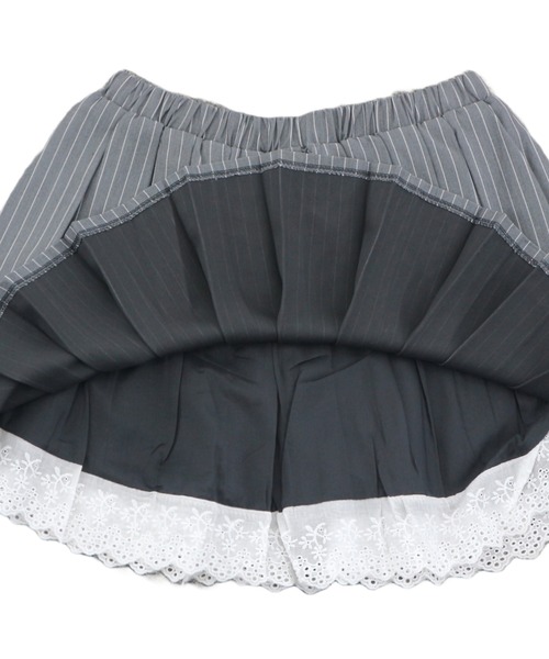 ALLuRing ChaRm(アリュリングチャーム)の「Strip Ruffle Pleated Mini Skirt / ストライプフリルプリーツスカート(スカート・レディース・グレー/ブラック・M/S)」の3枚目の写真