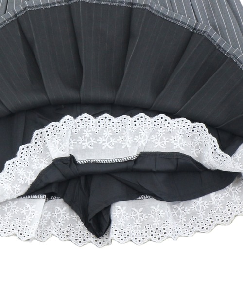 ALLuRing ChaRm(アリュリングチャーム)の「Strip Ruffle Pleated Mini Skirt / ストライプフリルプリーツスカート(スカート・レディース・グレー/ブラック・M/S)」の4枚目の写真