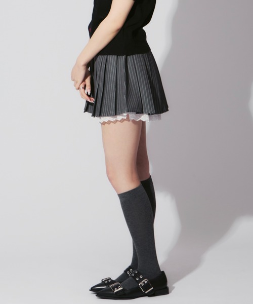ALLuRing ChaRm(アリュリングチャーム)の「Strip Ruffle Pleated Mini Skirt / ストライプフリルプリーツスカート(スカート・レディース・グレー/ブラック・M/S)」の11枚目の写真