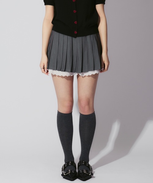ALLuRing ChaRm(アリュリングチャーム)の「Strip Ruffle Pleated Mini Skirt / ストライプフリルプリーツスカート(スカート・レディース・グレー/ブラック・M/S)」の10枚目の写真
