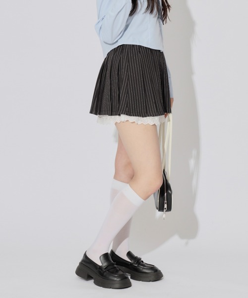 ALLuRing ChaRm(アリュリングチャーム)の「Strip Ruffle Pleated Mini Skirt / ストライプフリルプリーツスカート(スカート・レディース・グレー/ブラック・M/S)」の16枚目の写真
