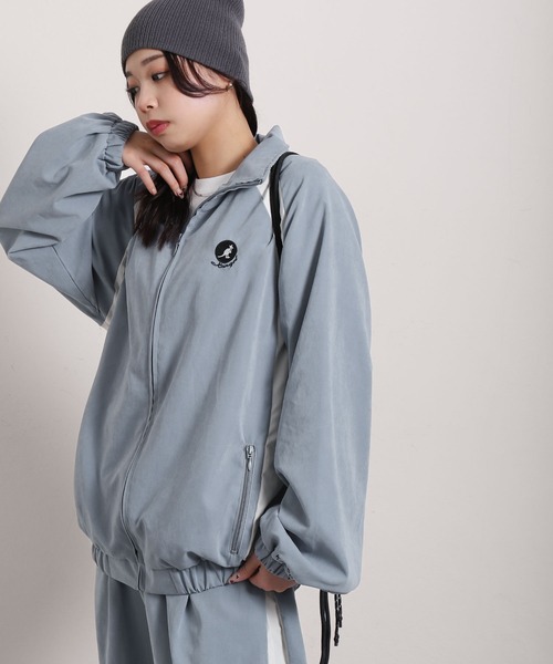 KANGOL（カンゴール）の「【KANGOL】 ピーチ スエード トラックジャケット / 長袖 / ピーチ素材 【セットアップ可能】（ナイロンジャケット・レディース・アイボリー/チャコール/ブルー/カーキ・LARGE/MEDIUM）」の8枚目の写真