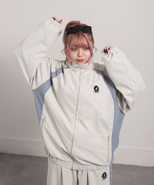 KANGOL（カンゴール）の「【KANGOL】 ピーチ スエード トラックジャケット / 長袖 / ピーチ素材 【セットアップ可能】（ナイロンジャケット・レディース・アイボリー/チャコール/ブルー/カーキ・LARGE/MEDIUM）」の9枚目の写真