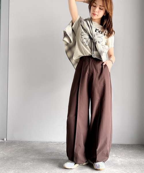 classicalelf(クラシカルエルフ)の「ゆるっとキメる、タックで魅せる。裾ドロスト入り前後タックワイドパンツ(スラックス・レディース・ブラック/ブラウン/ベージュ・LARGE/MEDIUM/SMALL/X-LARGE)」の17枚目の写真