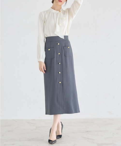 tocco closet(トッコ クローゼット)の「ゴールド釦ラッフルフリルブラウス(シャツ/ブラウス・レディース・ブラック/オフホワイト/ブルー・M)」の4枚目の写真
