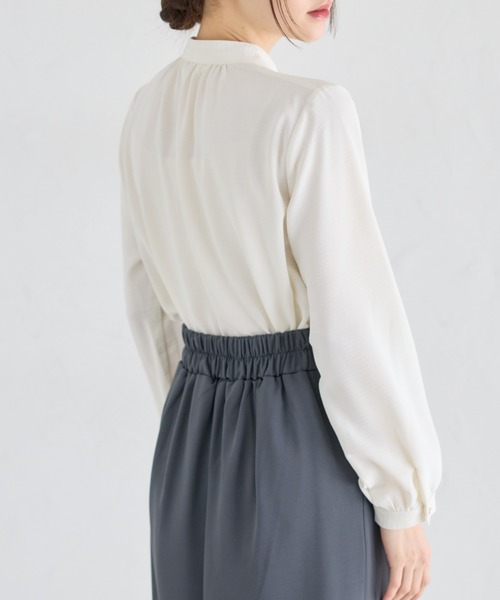 tocco closet(トッコ クローゼット)の「ゴールド釦ラッフルフリルブラウス(シャツ/ブラウス・レディース・ブラック/オフホワイト/ブルー・M)」の7枚目の写真