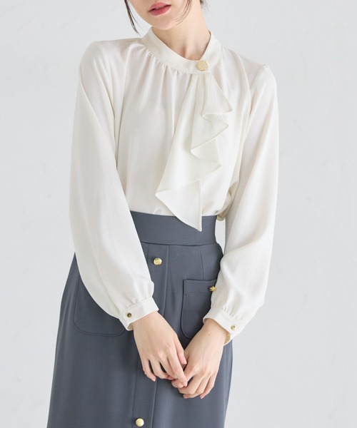 tocco closet(トッコ クローゼット)の「ゴールド釦ラッフルフリルブラウス(シャツ/ブラウス・レディース・ブラック/オフホワイト/ブルー・M)」の6枚目の写真