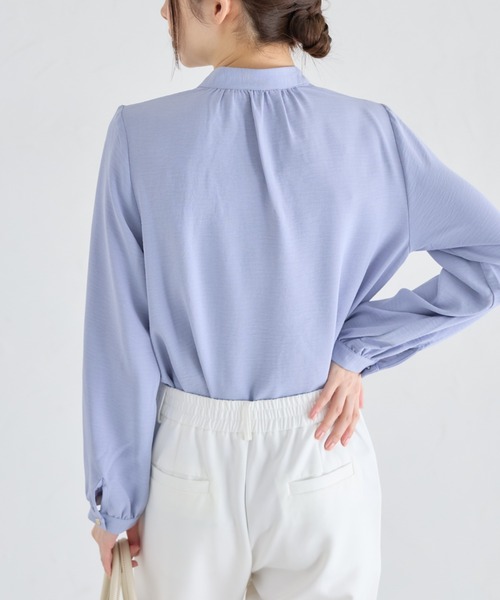tocco closet(トッコ クローゼット)の「ゴールド釦ラッフルフリルブラウス(シャツ/ブラウス・レディース・ブラック/オフホワイト/ブルー・M)」の17枚目の写真