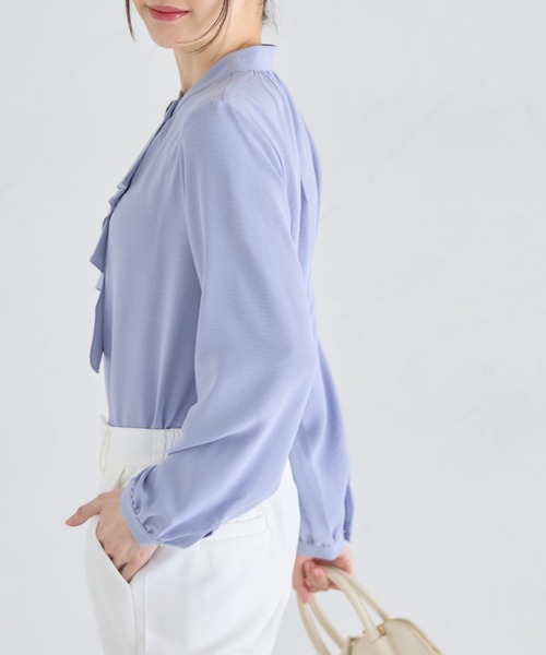 tocco closet(トッコ クローゼット)の「ゴールド釦ラッフルフリルブラウス(シャツ/ブラウス・レディース・ブラック/オフホワイト/ブルー・M)」の16枚目の写真