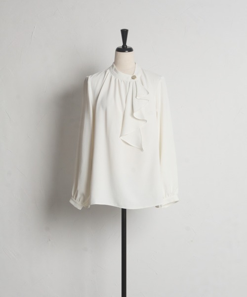 tocco closet(トッコ クローゼット)の「ゴールド釦ラッフルフリルブラウス(シャツ/ブラウス・レディース・ブラック/オフホワイト/ブルー・M)」の21枚目の写真