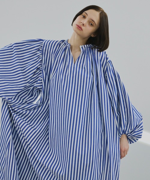 PERNA(ペルナ)の「ストライプロングスリーブギャザーワンピース(ワンピース・レディース・ネイビー/ブラウン・LARGE/MEDIUM)」の10枚目の写真