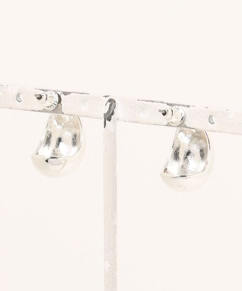 big metal london(ビッグメタルロンドン)の「【金属アレルギー対応】花びらモチーフ ピアス ROSE ORGANIC SHAPE PETAL(ピアス(両耳用)・レディース・シルバー/ゴールド・FREE)」の3枚目の写真