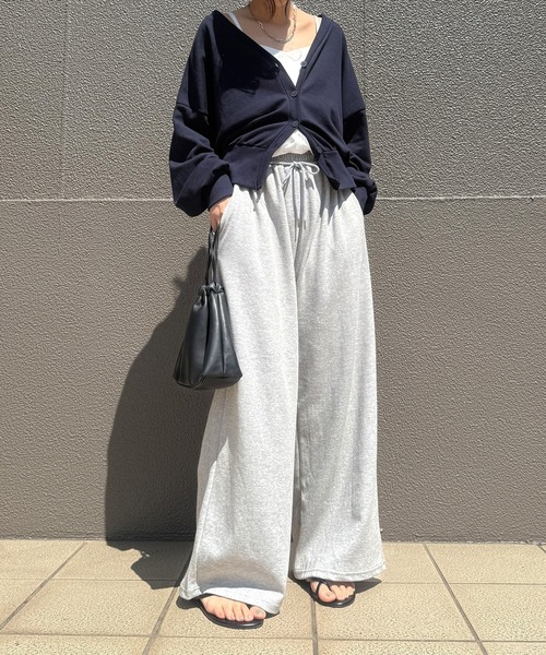 ISOOK（アイスー）の「【ISOOK / アイスー】ドローコードワイドスウェットパンツ / ビッグシルエット ルーズ丈 総ゴム ベルトループ 白 ホワイト グレー 黒 ブラック ZOZOTOWN限定（スウェットパンツ・レディース・ホワイト/ブラック/グレー・FREE）」の3枚目の写真