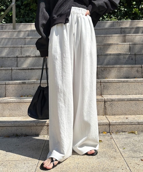 ISOOK（アイスー）の「【ISOOK / アイスー】ドローコードワイドスウェットパンツ / ビッグシルエット ルーズ丈 総ゴム ベルトループ 白 ホワイト グレー 黒 ブラック ZOZOTOWN限定（スウェットパンツ・レディース・ホワイト/ブラック/グレー・FREE）」の2枚目の写真