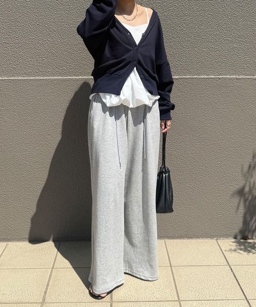 ISOOK（アイスー）の「【ISOOK / アイスー】ドローコードワイドスウェットパンツ / ビッグシルエット ルーズ丈 総ゴム ベルトループ 白 ホワイト グレー 黒 ブラック ZOZOTOWN限定（スウェットパンツ・レディース・ホワイト/ブラック/グレー・FREE）」の8枚目の写真