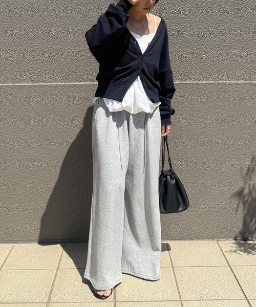 ISOOK（アイスー）の「【ISOOK / アイスー】ドローコードワイドスウェットパンツ / ビッグシルエット ルーズ丈 総ゴム ベルトループ 白 ホワイト グレー 黒 ブラック ZOZOTOWN限定（スウェットパンツ・レディース・ホワイト/ブラック/グレー・FREE）」の19枚目の写真