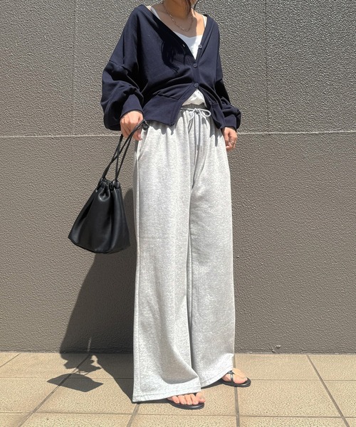 ISOOK（アイスー）の「【ISOOK / アイスー】ドローコードワイドスウェットパンツ / ビッグシルエット ルーズ丈 総ゴム ベルトループ 白 ホワイト グレー 黒 ブラック ZOZOTOWN限定（スウェットパンツ・レディース・ホワイト/ブラック/グレー・FREE）」の22枚目の写真