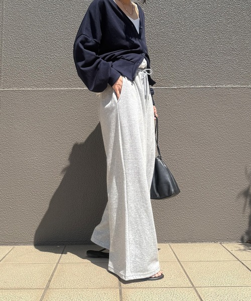 ISOOK（アイスー）の「【ISOOK / アイスー】ドローコードワイドスウェットパンツ / ビッグシルエット ルーズ丈 総ゴム ベルトループ 白 ホワイト グレー 黒 ブラック ZOZOTOWN限定（スウェットパンツ・レディース・ホワイト/ブラック/グレー・FREE）」の9枚目の写真