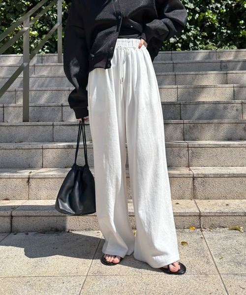 ISOOK（アイスー）の「【ISOOK / アイスー】ドローコードワイドスウェットパンツ / ビッグシルエット ルーズ丈 総ゴム ベルトループ 白 ホワイト グレー 黒 ブラック ZOZOTOWN限定（スウェットパンツ・レディース・ホワイト/ブラック/グレー・FREE）」の4枚目の写真