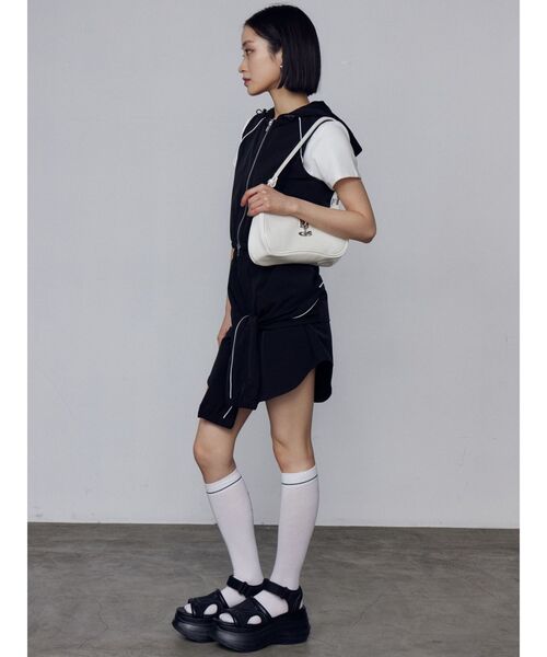 EMODA（エモダ）の「チャームエナメルショルダーバッグ（ショルダーバッグ・レディース・ブラック/ホワイト/ブルー・FREE）」の10枚目の写真