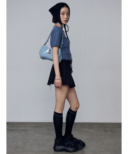 EMODA（エモダ）の「チャームエナメルショルダーバッグ（ショルダーバッグ・レディース・ブラック/ホワイト/ブルー・FREE）」の15枚目の写真