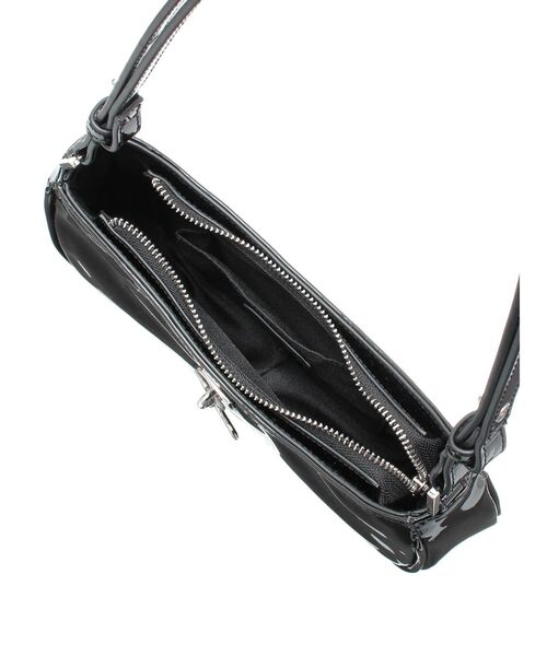 EMODA（エモダ）の「チャームエナメルショルダーバッグ（ショルダーバッグ・レディース・ブラック/ホワイト/ブルー・FREE）」の21枚目の写真