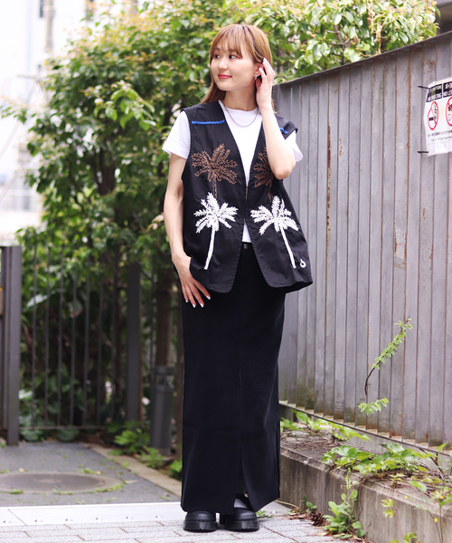 JOINT WORKS（ジョイントワークス）の「【NOMARHYTHM TEXTILE】Palm Tree Hand Embroidery Vest（ベスト・レディース・ブラック・2）」の11枚目の写真