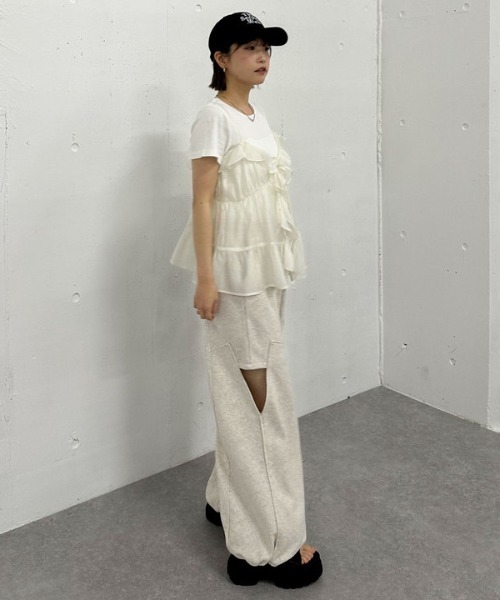 archives（アルシーヴ）の「ラッフルフリルキャミ×テレコＴｅｅＳＥＴ（アンサンブル・レディース・キャメル/アイボリー/ブラック・MEDIUM）」の5枚目の写真